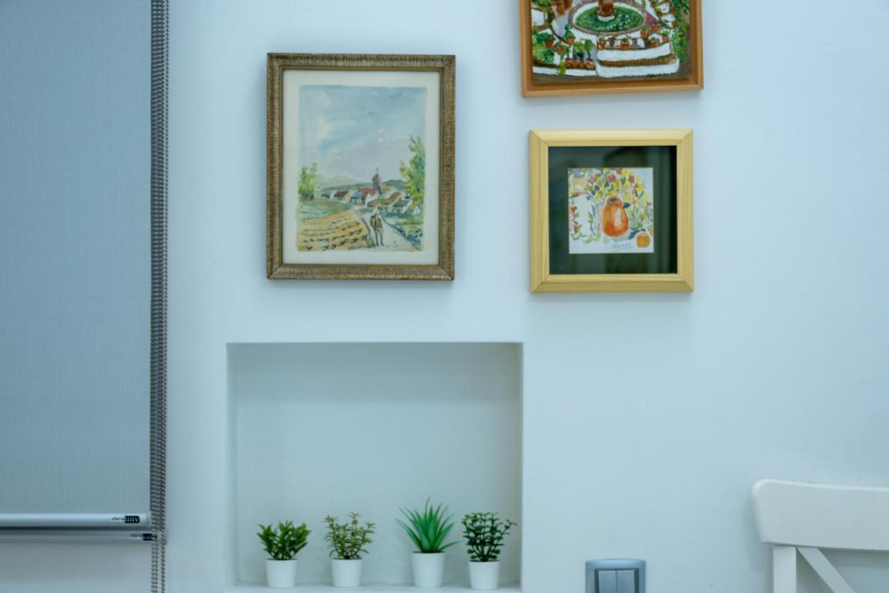 Apartamento En Monumento Historico Nacional Corral Del Conde-Duque De Olivares Seville Exterior photo