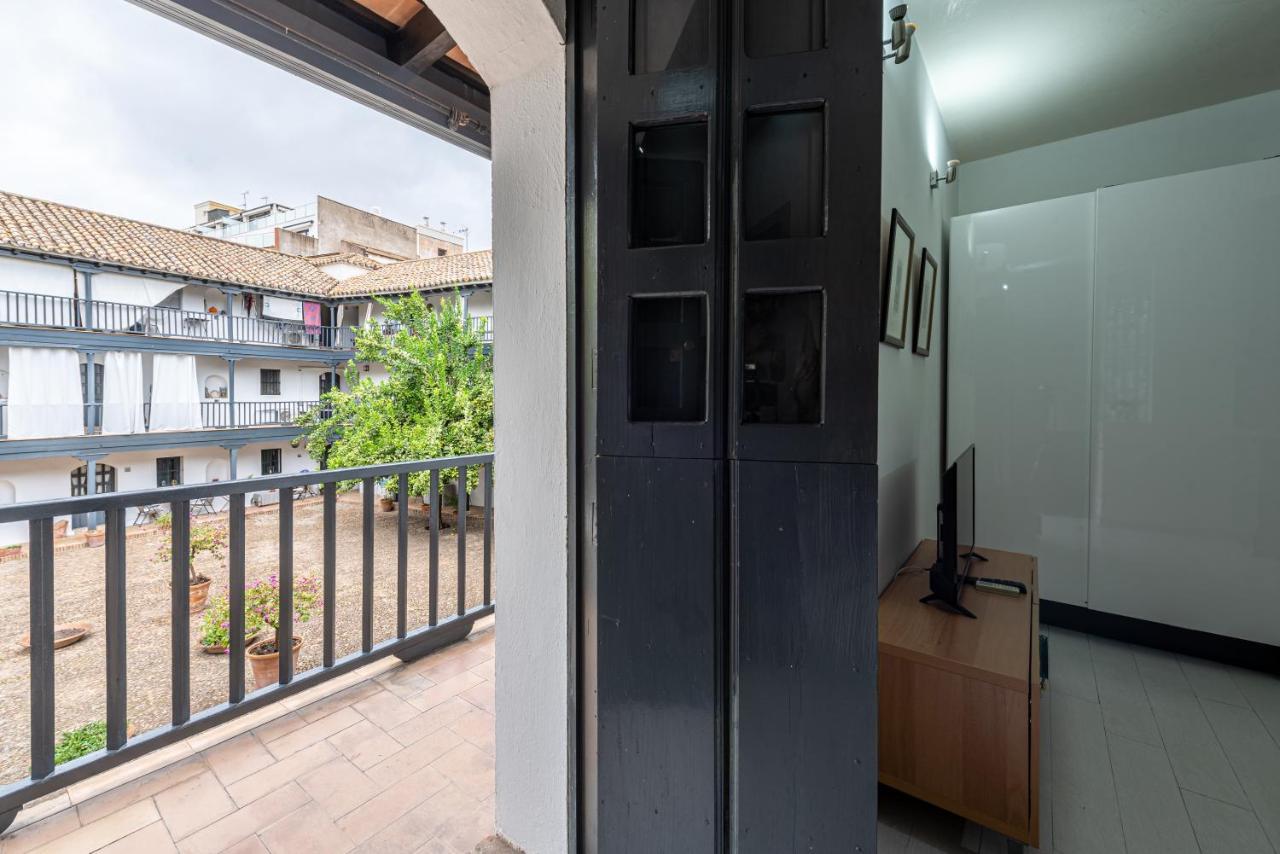 Apartamento En Monumento Historico Nacional Corral Del Conde-Duque De Olivares Seville Exterior photo