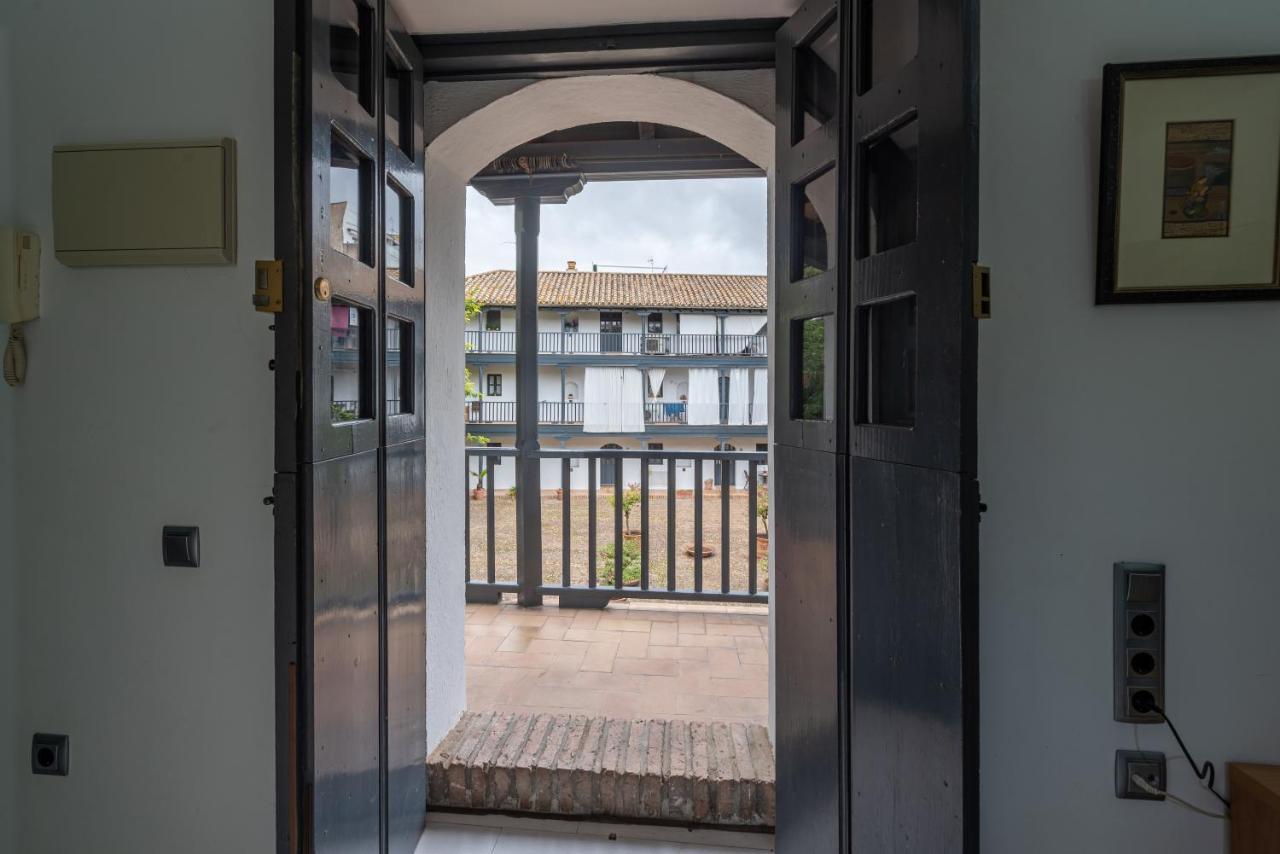Apartamento En Monumento Historico Nacional Corral Del Conde-Duque De Olivares Seville Exterior photo